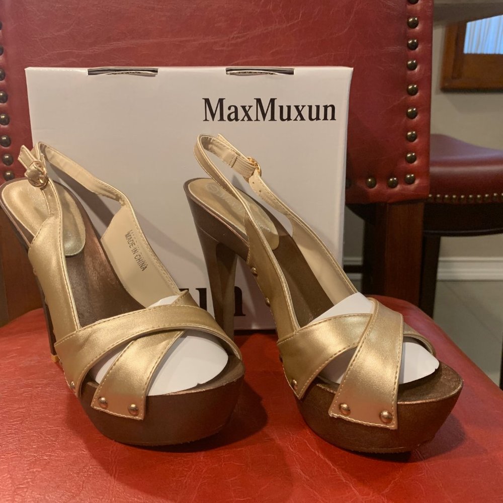 NWT Max Muxun Gold Sling Backs - 7 (Run Large 7.5)
